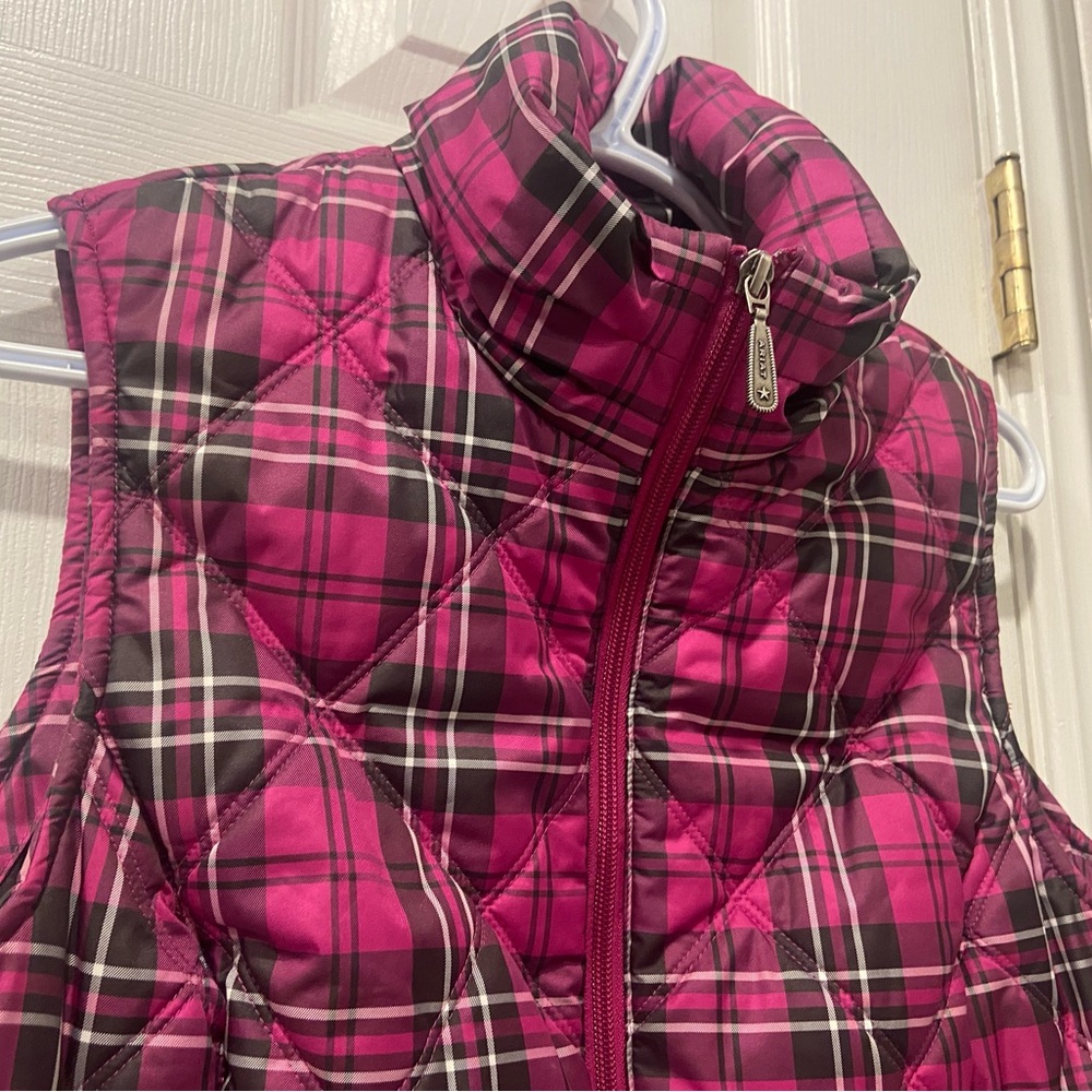 Ariat Women’s Lightweight Equestrian Plaid Puffer Vest Size M Fuchsia & Black - Picture 2 of 11